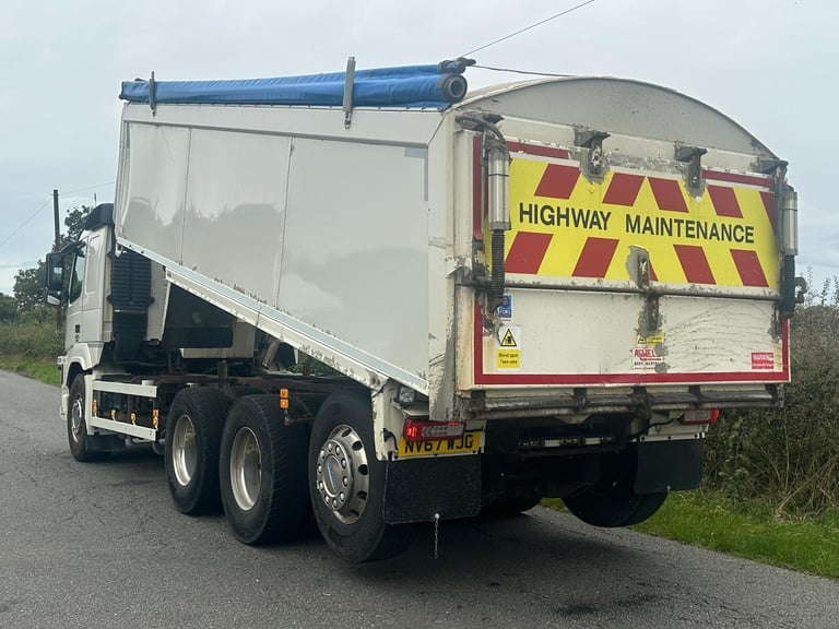 Volvo FM 420 8 X 4 Tridem Sleeper Cabin Alloy Body Tipper