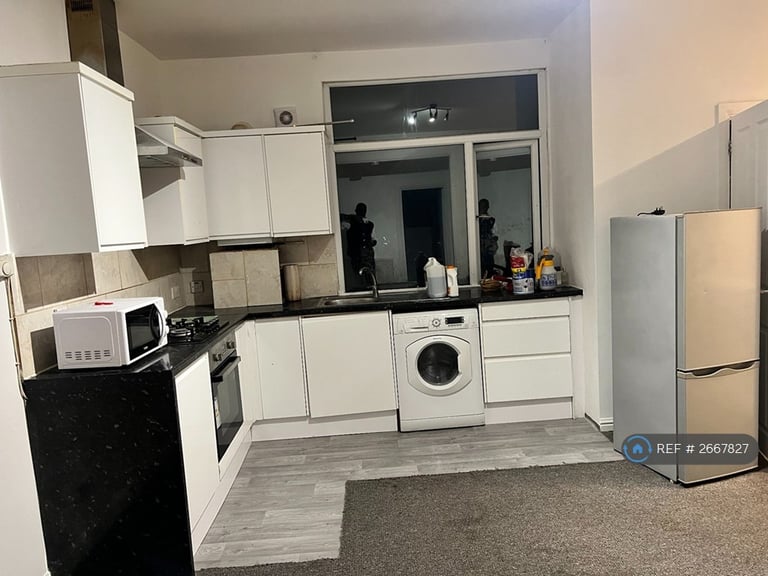 2 bedroom flat in London Road, Westcliff-On-Sea, SS0 (2 bed) (#2667827)