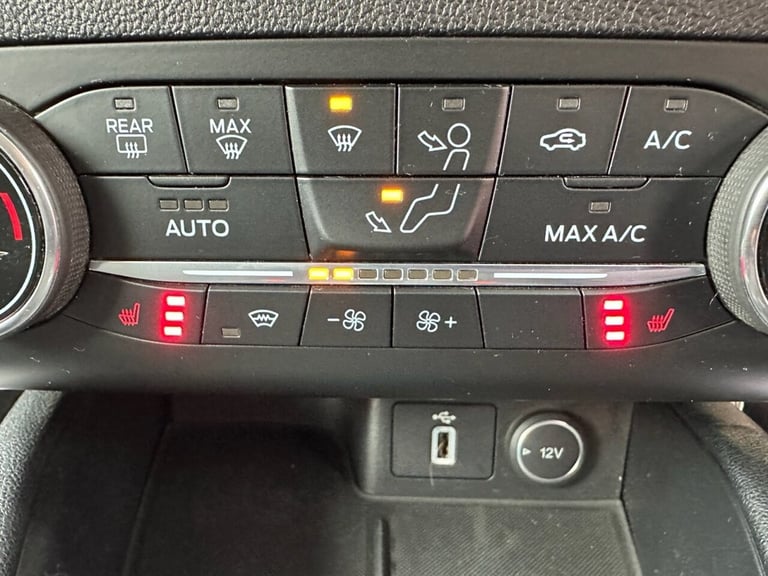 2019 Ford Focus 1.0T ECOBOOST TITANIUM 5dr EURO 6 (s/s) (125 ps) WITH SERVICE HISTORY  Hatchback ...