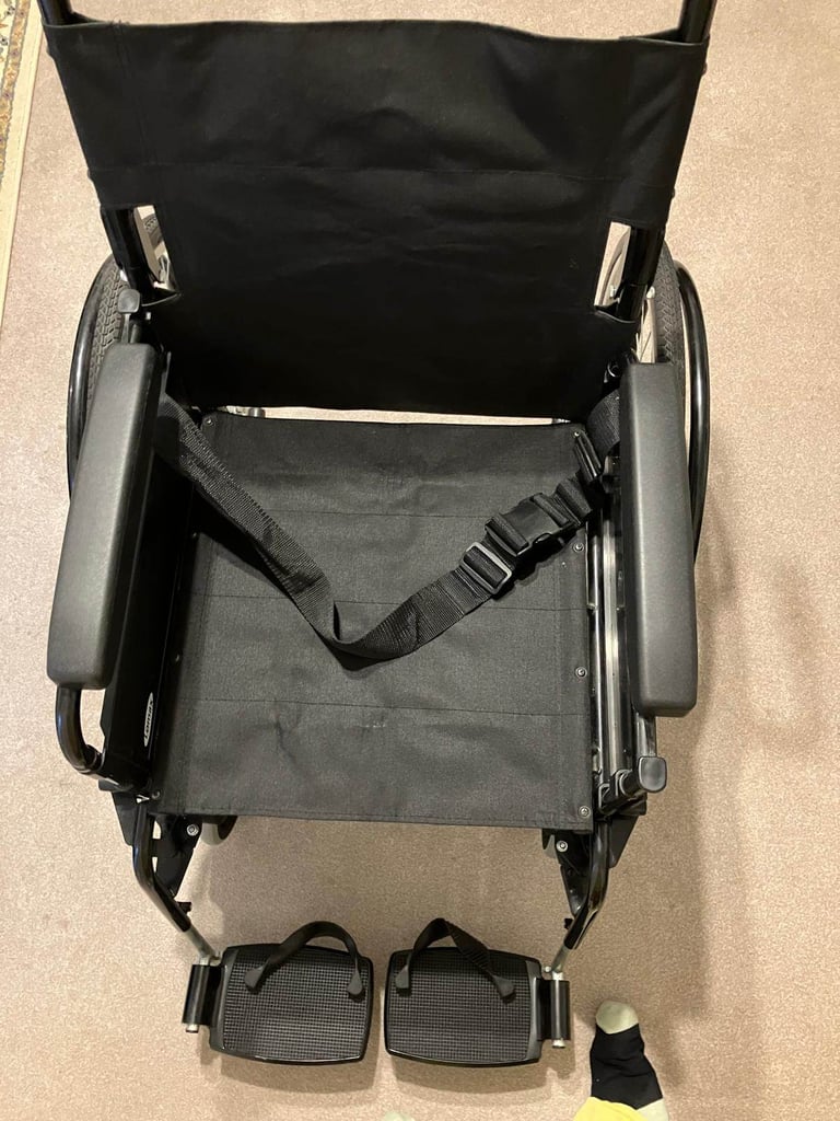 Lomax Self Propelled Wheelchair excellent condition