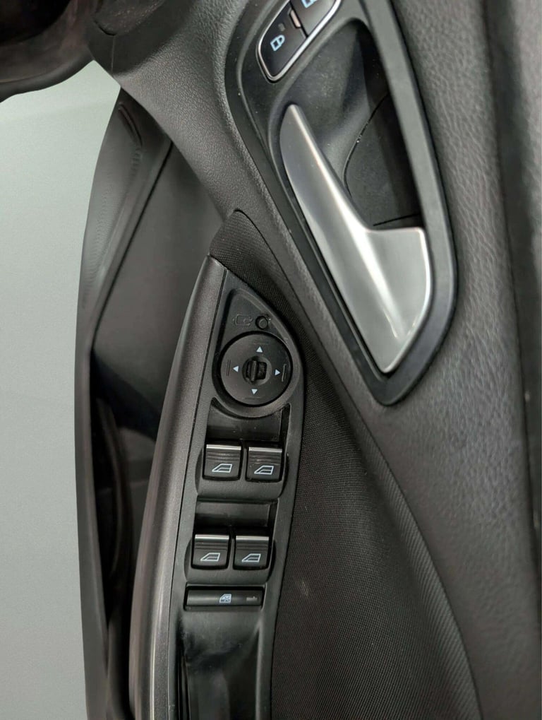 2017 Ford Focus 1.0T EcoBoost ST-Line Euro 6 (s/s) 5dr HATCHBACK Petrol Manual