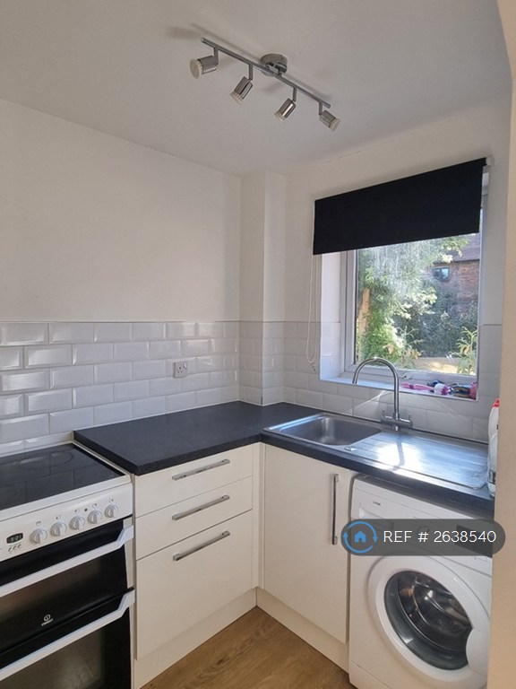 1 bedroom flat in Braziers Quay, Bishop's Stortford, CM23 (1 bed) (#2638540)