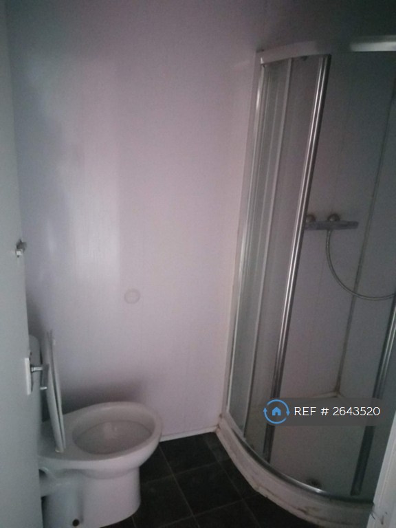Studio flat in Bristow Road, Hounslow, TW3 (#2643520)