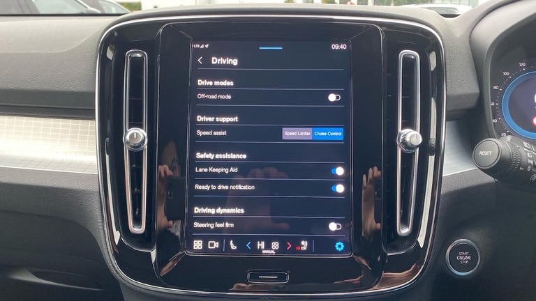 2022 Volvo XC40 2.0 B3 MHEV Plus SUV 5dr Petrol Hybrid DCT Auto Euro 6 (s/s) (163 ps) Petrol/Elec...