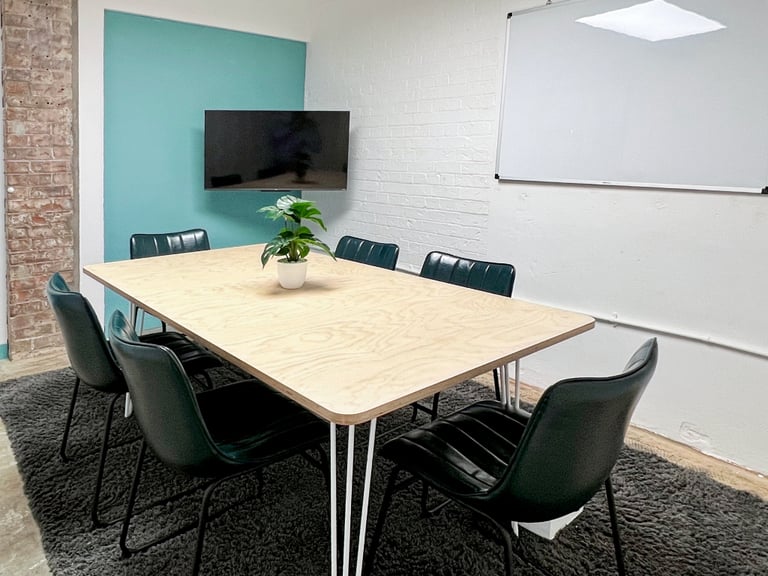 London - SW6 1EL, Access to professional office space for 3 people in HQ London, Effie Road