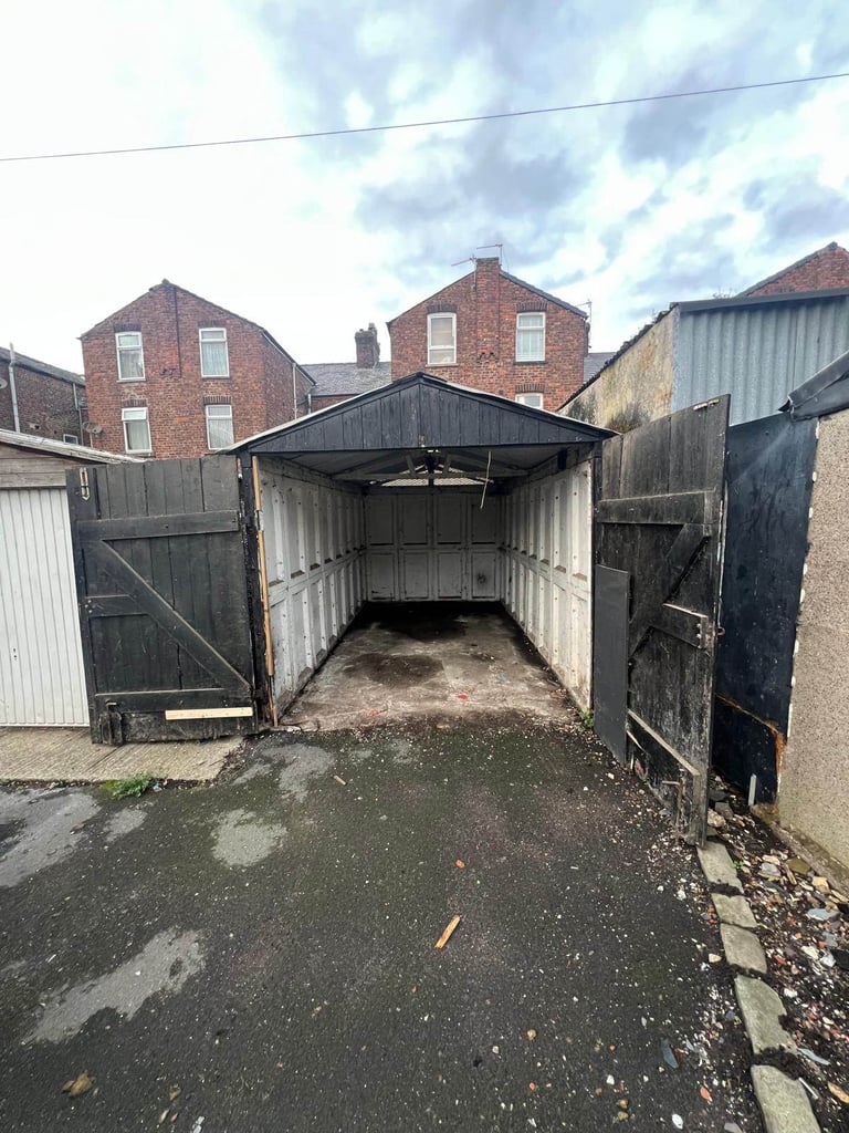 CLEAN & DRY SINGLE GARAGE TO RENT OFF OAK ROAD, SALFORD, M7 2HP