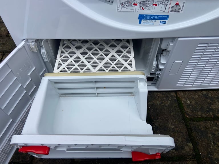BEKO Condenser tumble dryer 9kg drum. Like a new. I'm happy to deliver in Bristol for free.