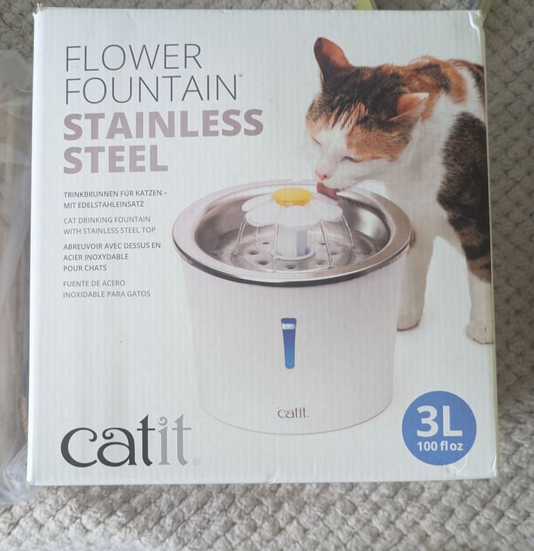 Water fountain for cats 