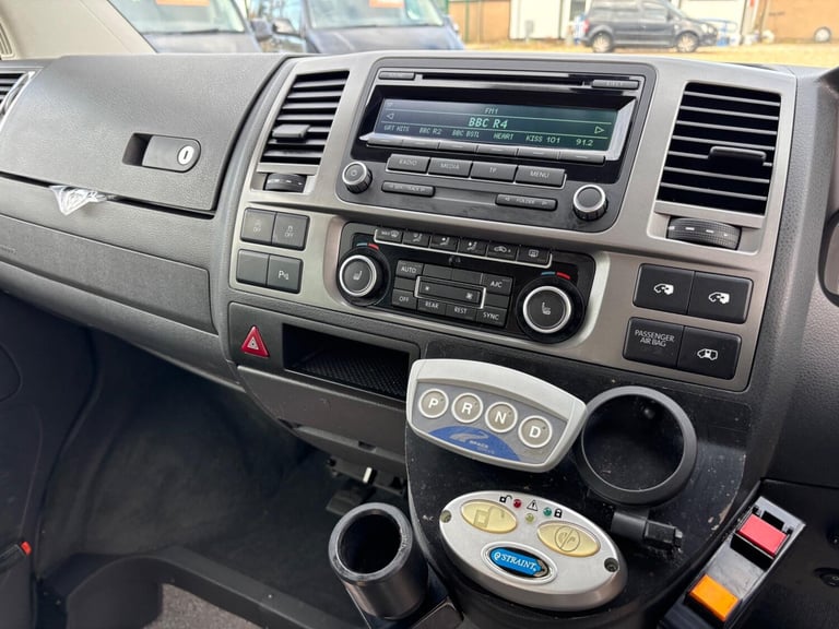 VOLKSWAGEN CARAVELLE DRIVE FROM WHEELCHAIR ACCESSIBLE VEHICLE 2.0 TDI