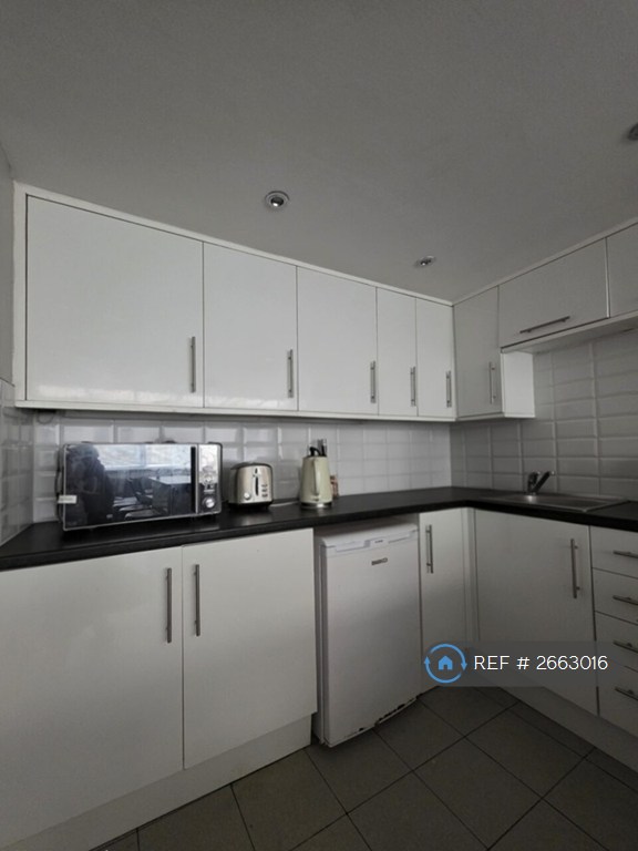 10 bedroom house in Cathays Terrace, Cardiff, CF24 (10 bed) (#2663016)