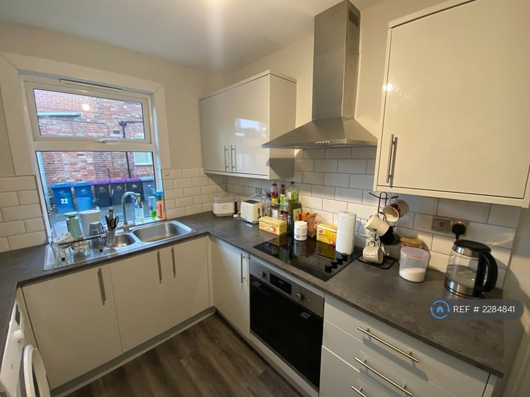 2 bedroom flat in Bridgford Road, West Bridgford, Nottingham, NG2 (2 bed) (#2284841)