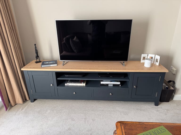 Cotswold Company Chester TV Cabinet
