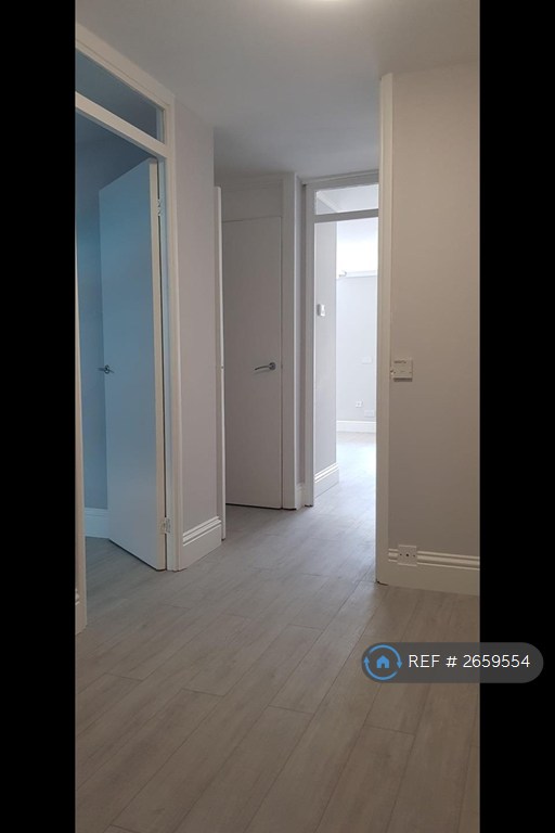 1 bedroom flat in Reginald Road, London, SE8 (1 bed) (#2659554)