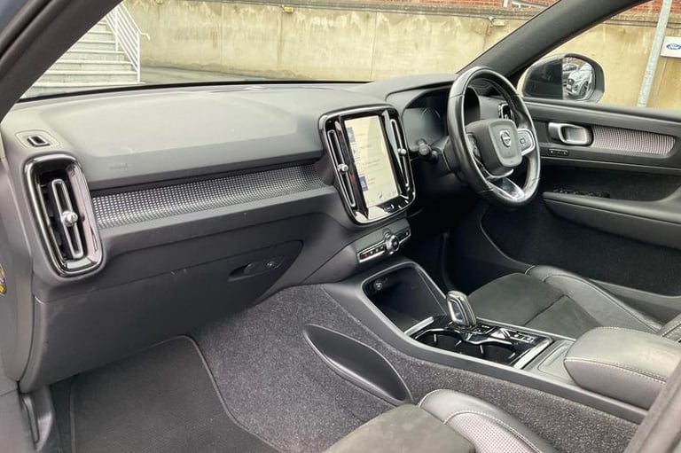 2020 Volvo XC40 2.0 B4P R DESIGN Pro 5dr Auto Semi-Auto Estate Petrol Semi Automatic