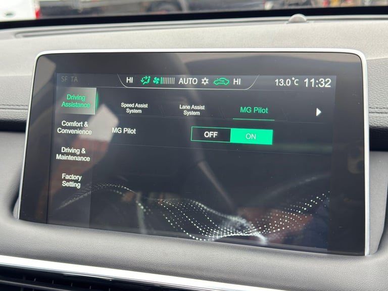 2022 MG MG HS 1.5 T-GDI 16.6kWh Exclusive Auto Euro 6 (s/s) 5dr ESTATE Petrol/Electric Hybrid Aut...