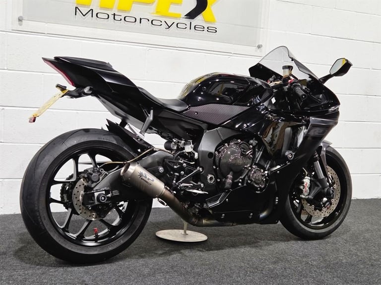 Yamaha R1 FULL SPARK EXHAUST! CARBON EXTRAS! LOVELY CONDITION! LOW