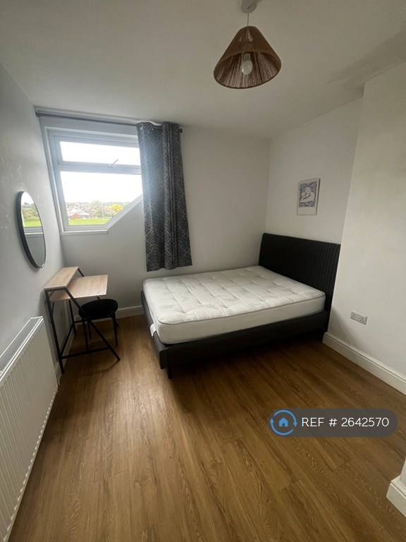 1 bedroom flat in Newport Road, Cardiff, CF24 (1 bed) (#2642570)