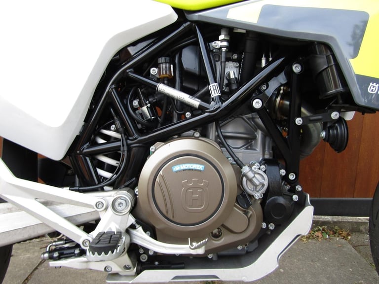 HUSQUVARNA SUPER MOTO 701 *ONLY 1400 MILES* S C EXHAUST * LOVELY * REDUCED* 