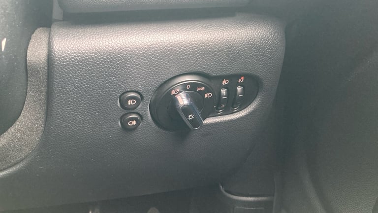 2016 MINI Hatch 1.5 Cooper 5dr Petrol Hatchback Hatchback Petrol Manual