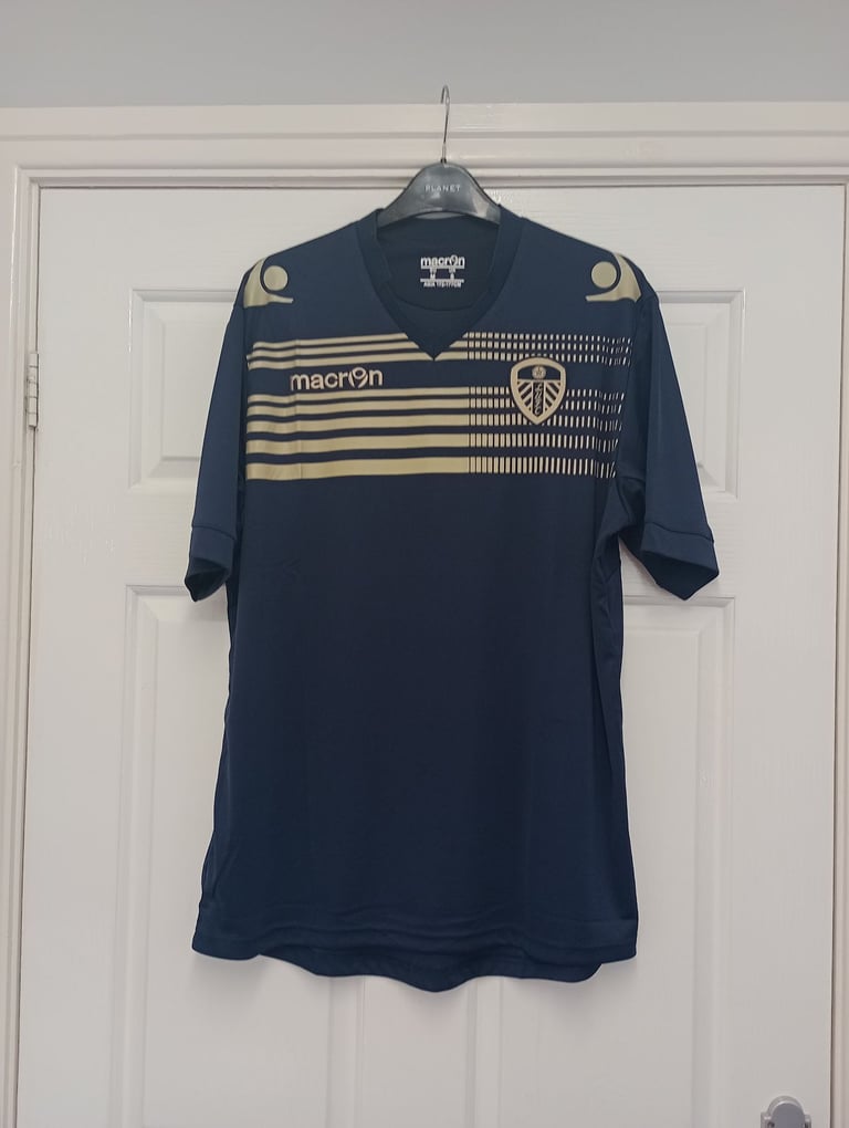 image for LEEDS UNITED MENS TRAINING TOP SIZE S (NEW)