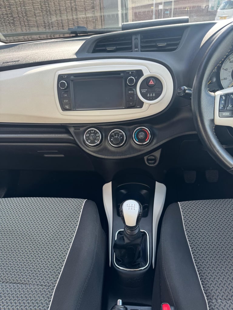 2013 Toyota Yaris 1.33 Dual VVT-i Trend Euro 5 5dr HATCHBACK Petrol Manual