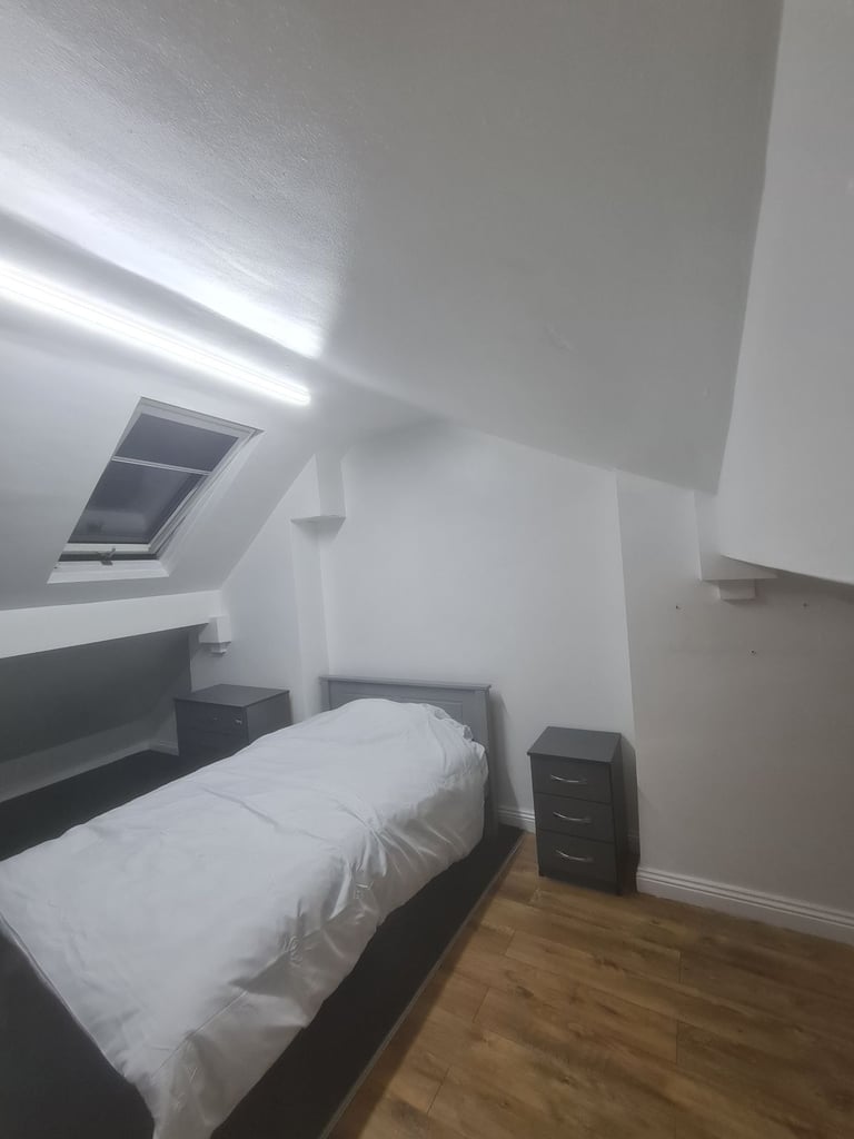 Supported accommodation Large Rooms to let B11