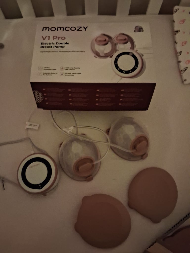 Momcozy v1 breast pump 