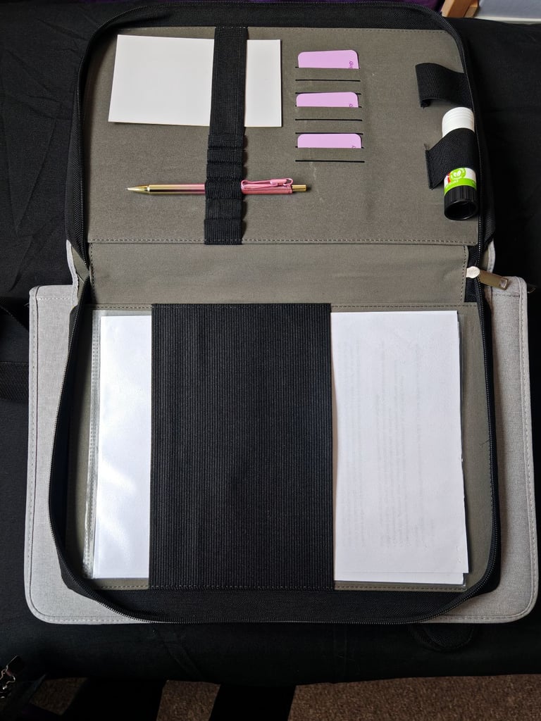 Laptop flip-out stand case