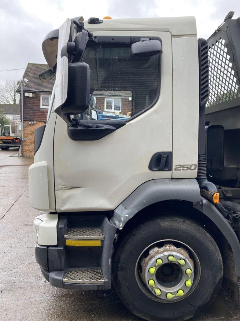 2014 VOLVO FL-250 SKIP LOADER