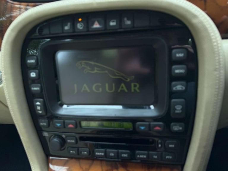2007 Jaguar XJ 2.7 XJ Executive TDVi Auto 4dr Saloon Diesel Automatic