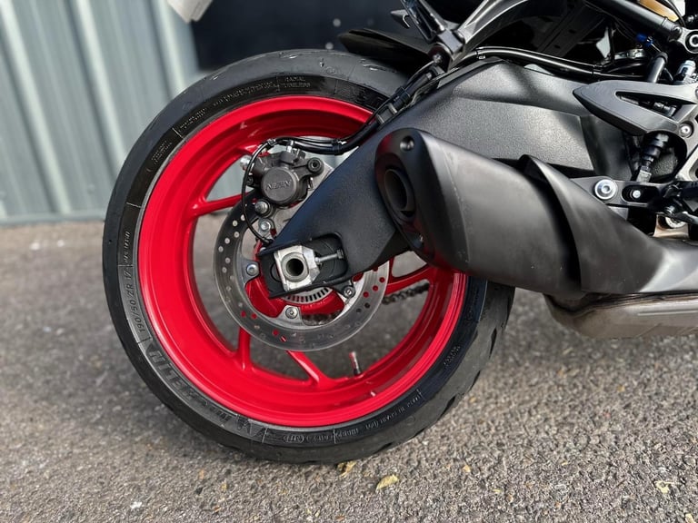 2017/17 Suzuki GSX-S1000 Motorcycle 