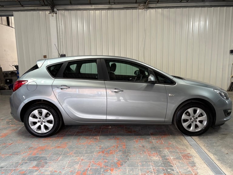 2014 Vauxhall Astra 1.4 16v Design Euro 5 5dr HATCHBACK Petrol Manual