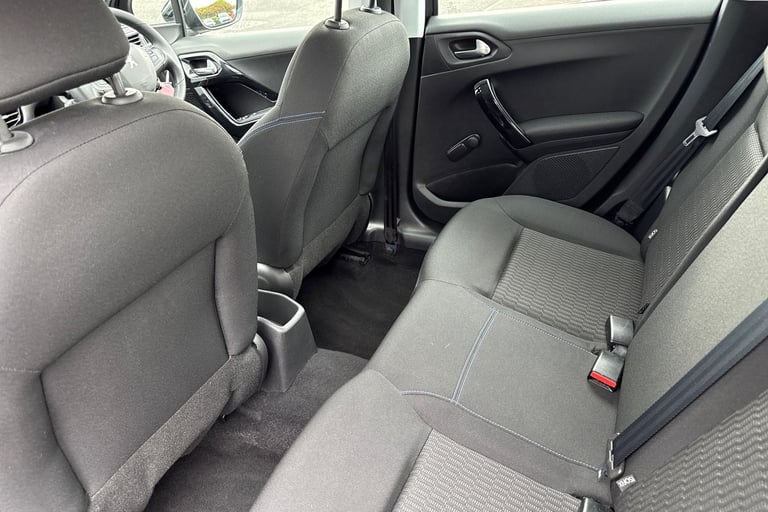 2019 Peugeot 208 1.2 PureTech Signature Euro 6 (s/s) 5dr Hatchback PETROL Manual