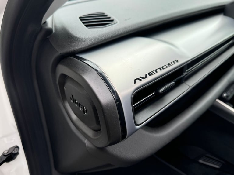 2025 Jeep Avenger 1.2 e-Hybrid Summit 5dr DCT Hatchback Petrol Automatic