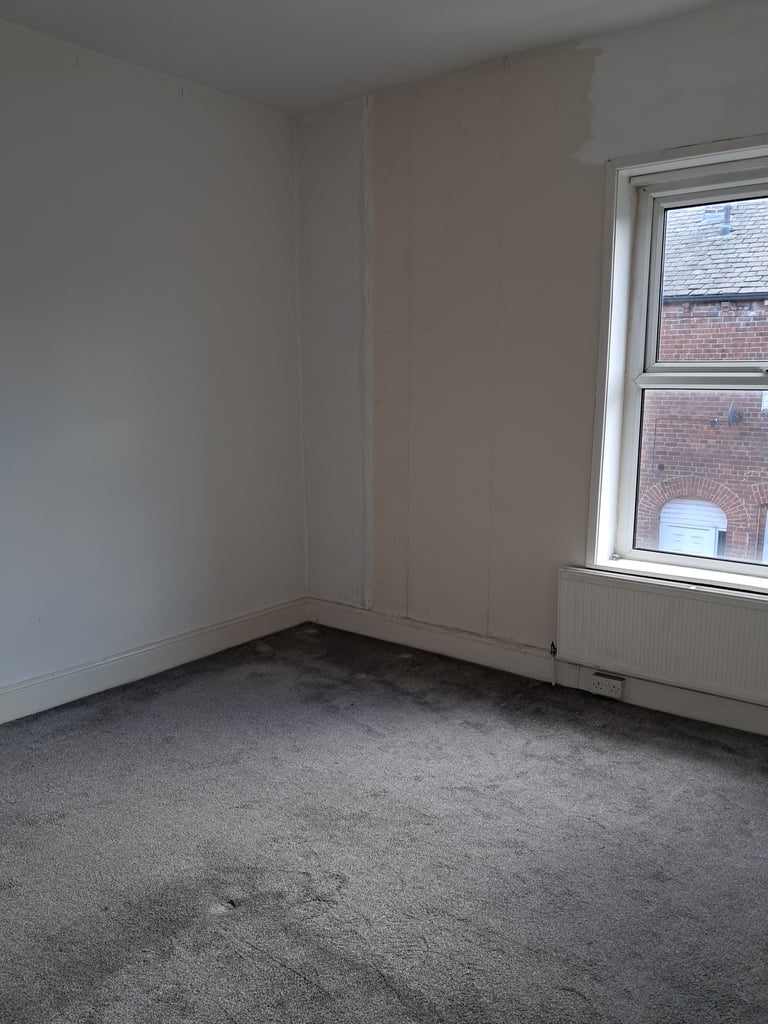 Two bedroom Entire House to Rent in Oldham Town Centre 
