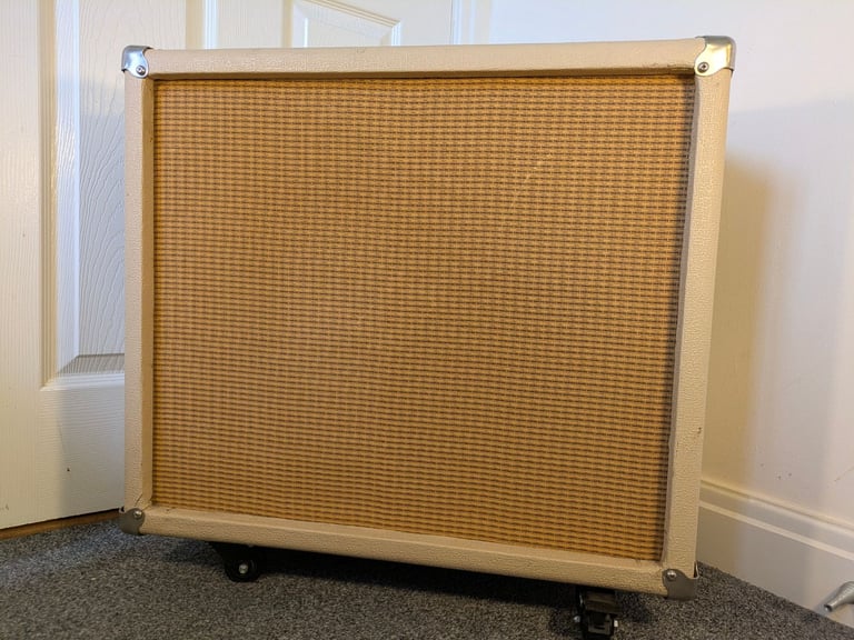 Zilla Guitar Cabinet two Celestion G12 speakers