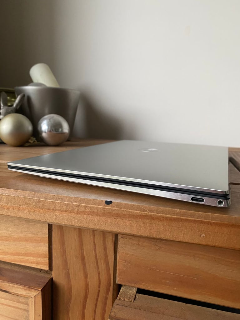 Dell XPS 9300 Laptop, Intel i7, 16gb Ram, 512gb SSD, Windows 11 Pro, with Office Pro Plus 2024