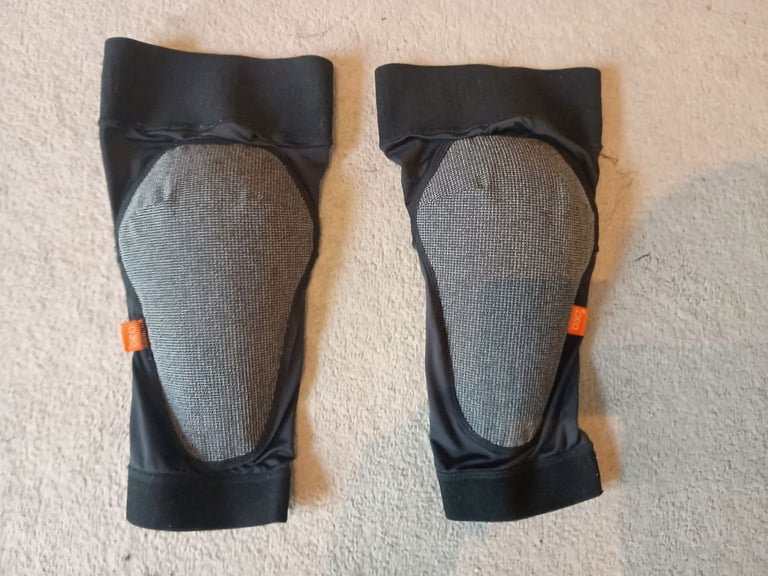 Madison flux d30 knee pads