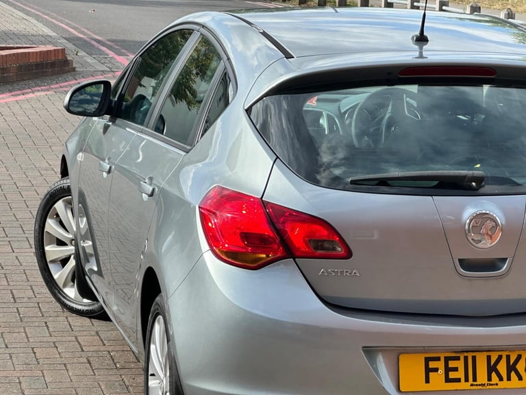 2011 Vauxhall Astra 1.4 16v Exclusiv Euro 5 5dr HATCHBACK Petrol Manual