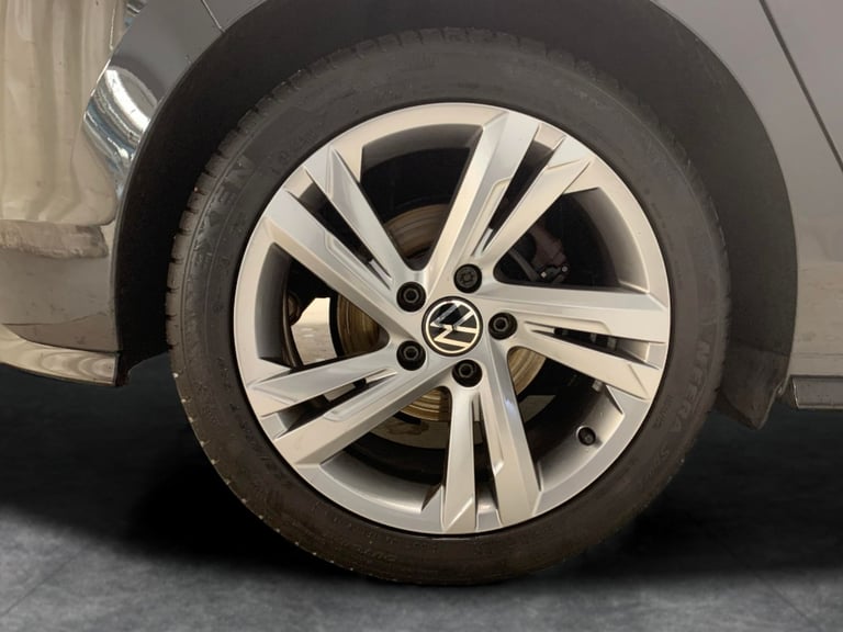 2023 Volkswagen Golf 1.5 TSI R-Line Hatchback 5dr Petrol Manual Euro 6 (s/s) (130 ps) - PARK SEN ...