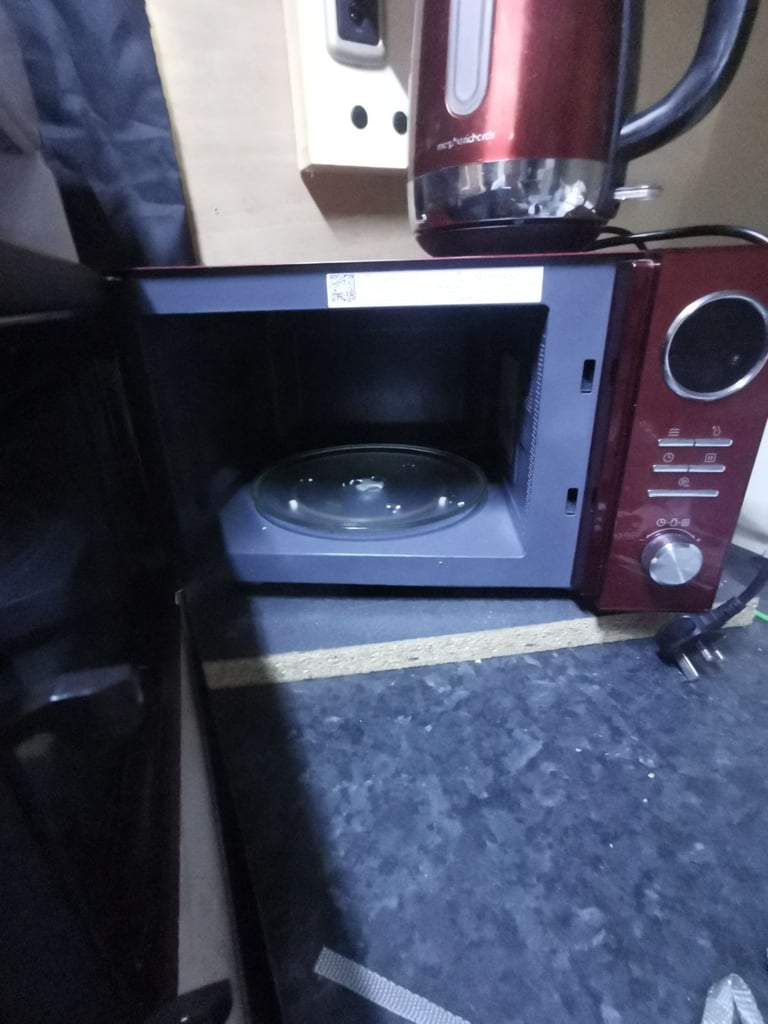 Microwave and kettle 