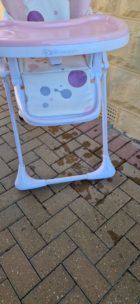 KINDERKRAFT YUMMY, BABY HIGH CHAIR, PINK. IN EXCELLENT CONDITION.