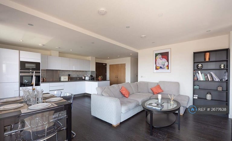 2 bedroom flat in Reminder Lane, London, SE10 (2 bed) (#2677638)