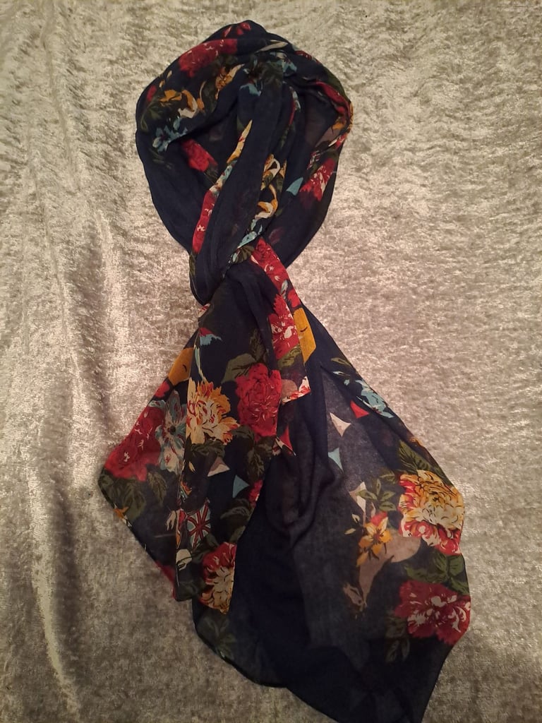 image for Beautiful Joules scarf