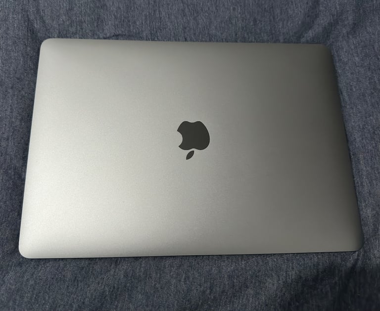 MacBook Pro 2019 Touchbar/ i5 processor/ 8GB RAM/ 256GB SSD
