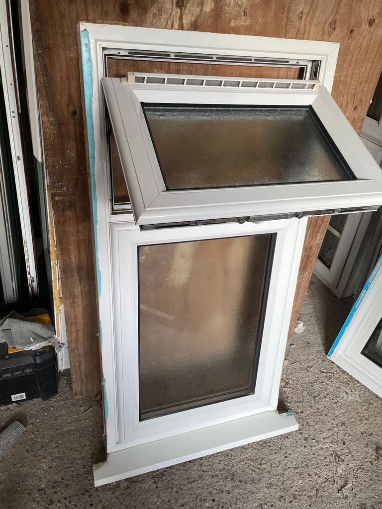 H 117.5 x W 60 cm - BEAUTIFUL MODERN INSULATED ALUMINUM WINDOW - OBSCURE GLASS BATHROOM (REF: SJ420)