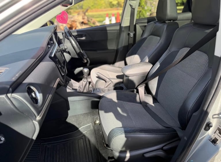 Toyota, AURIS, Hatchback, 2016, Manual, 1598 (cc), 5 doors