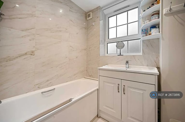 3 bedroom flat in Tilson House, London, SW2 (3 bed) (#2673816)