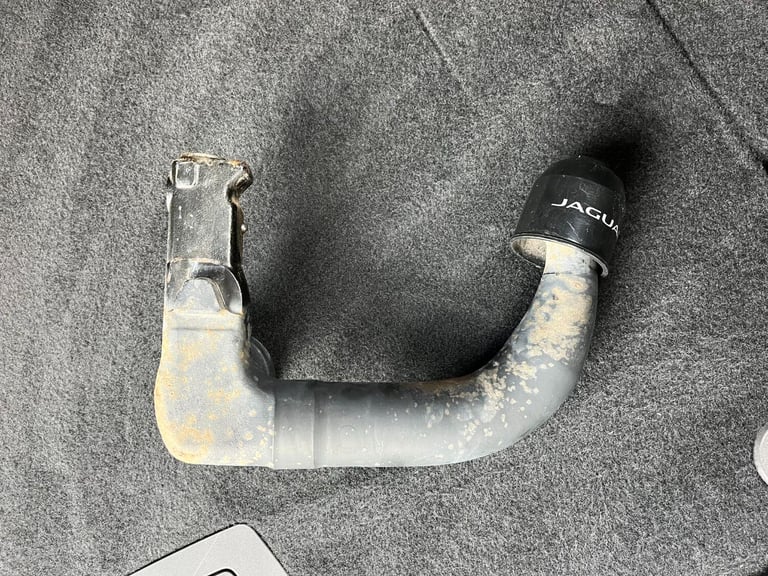 JAGUAR F-PACE 2.0 D180 Portfolio 2016