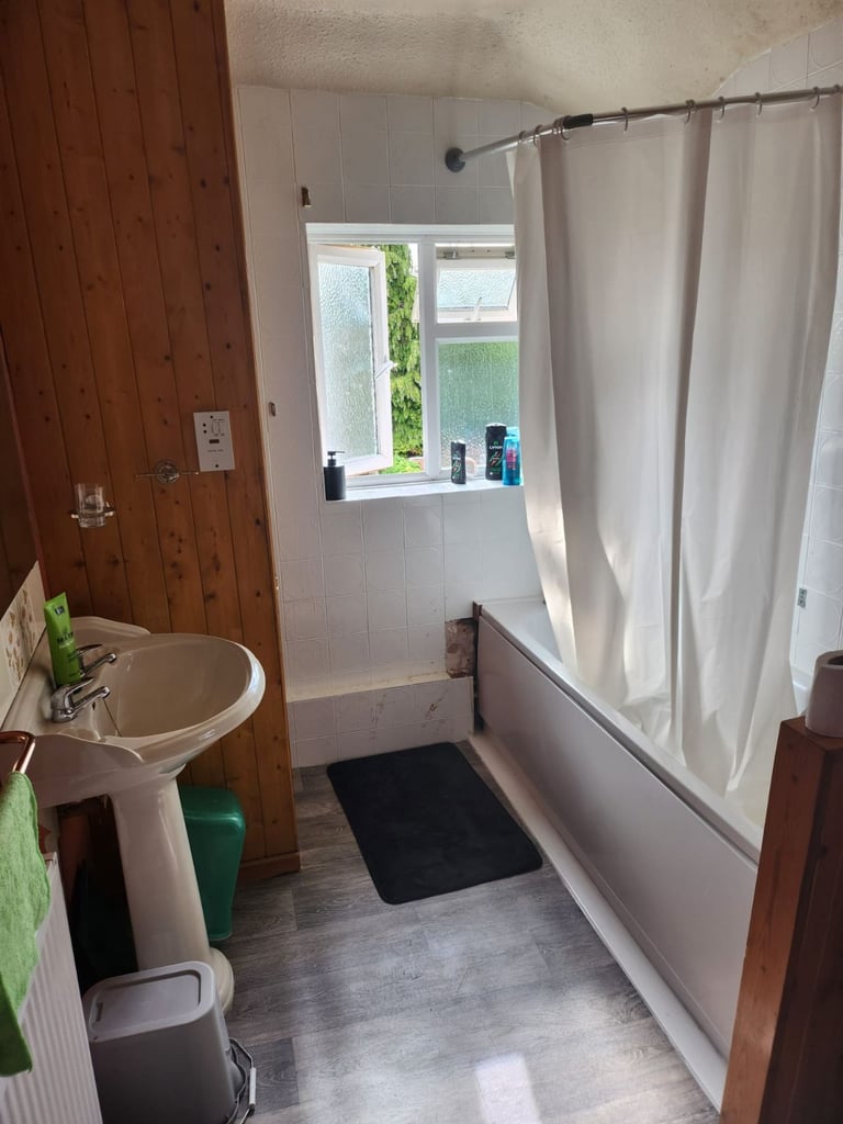 Room available in B36